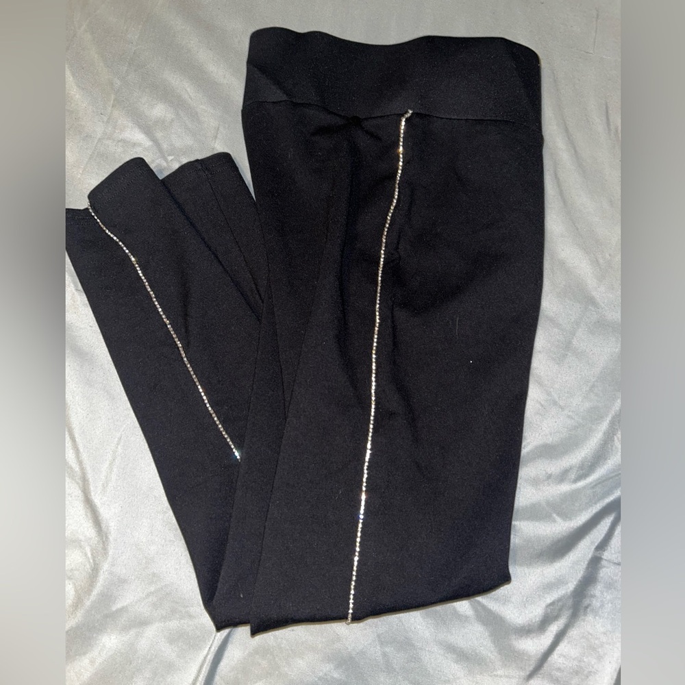 Donated ❌ Black stretchy leggings with stones on the side